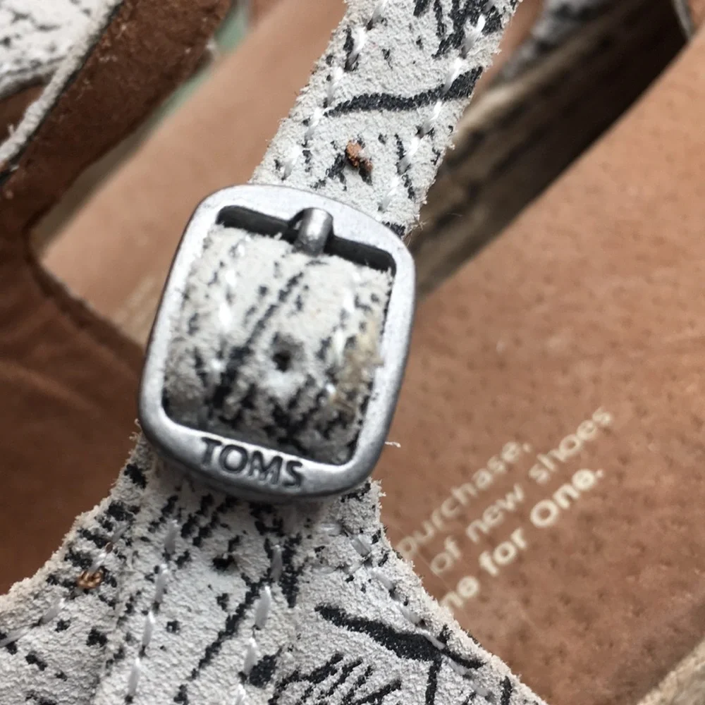 NWT Tom’s leather platform wedge